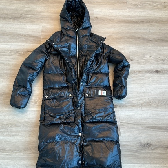 Water Resistant Down & Feather Fill Coat with Attached Bib Insert
Karl Lagerfeld - Picture 11 of 12